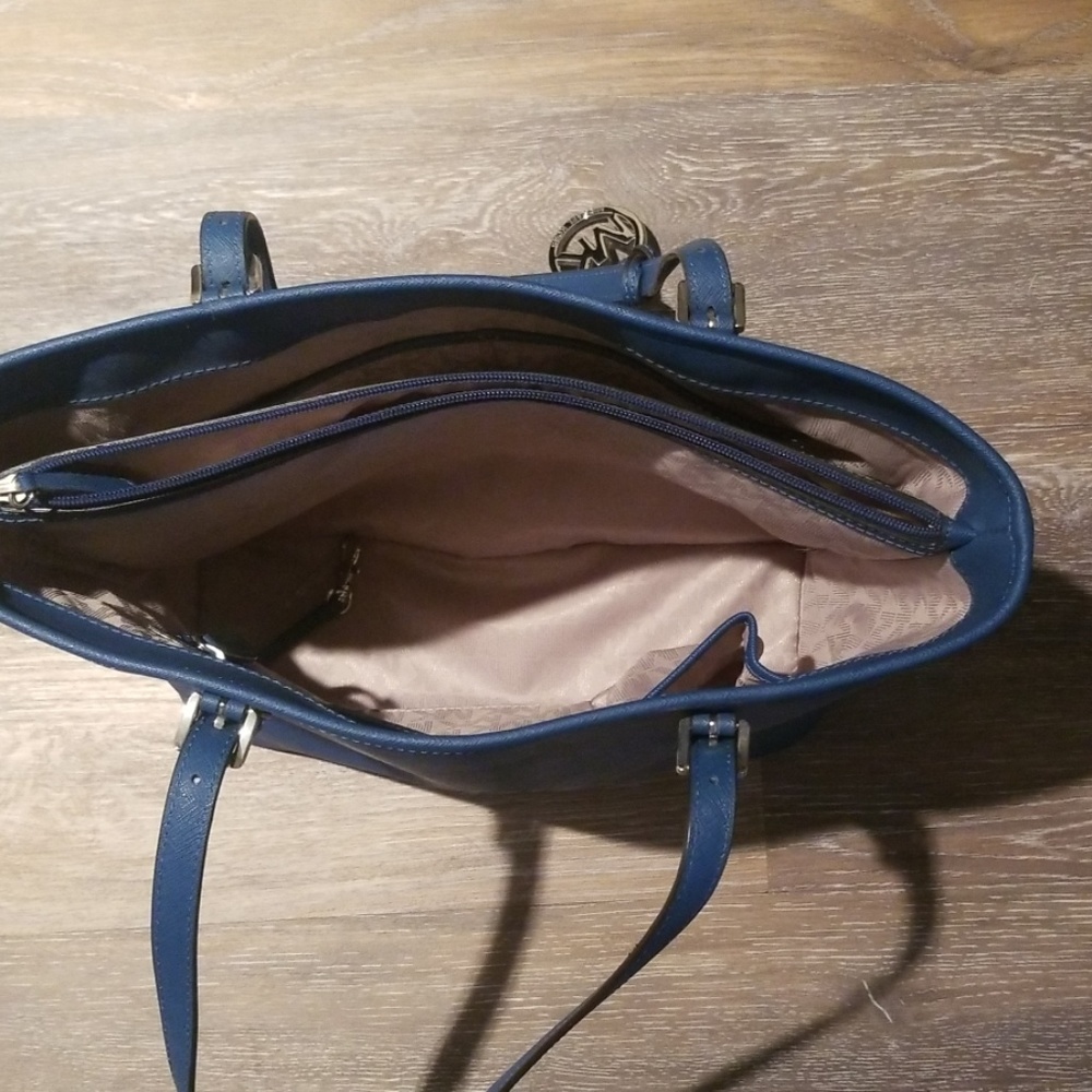 Purse - Picture 3 of 3